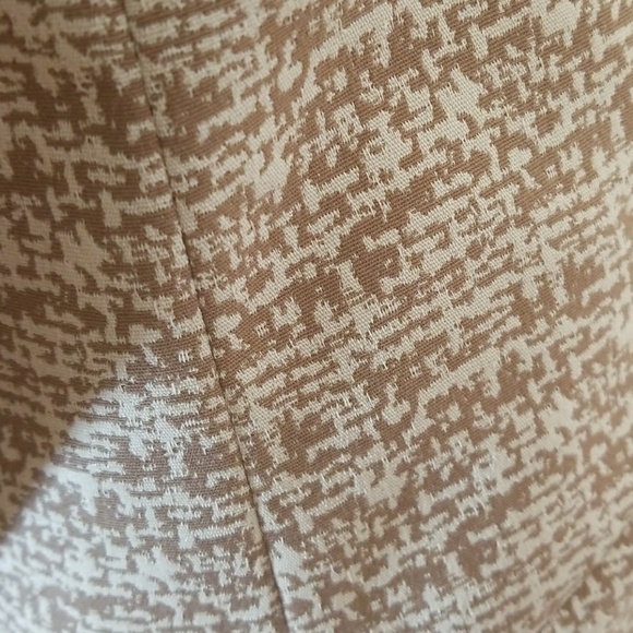 Black Halo Beige Textured Dress - Picture 6 of 8